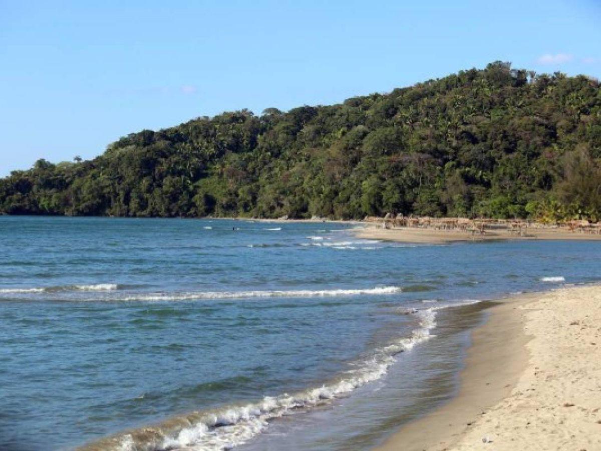 Las playas costeras de Tela tienen un maravilloso panorama, lo que las vuelve uno de los sitios turísticos más visitados.