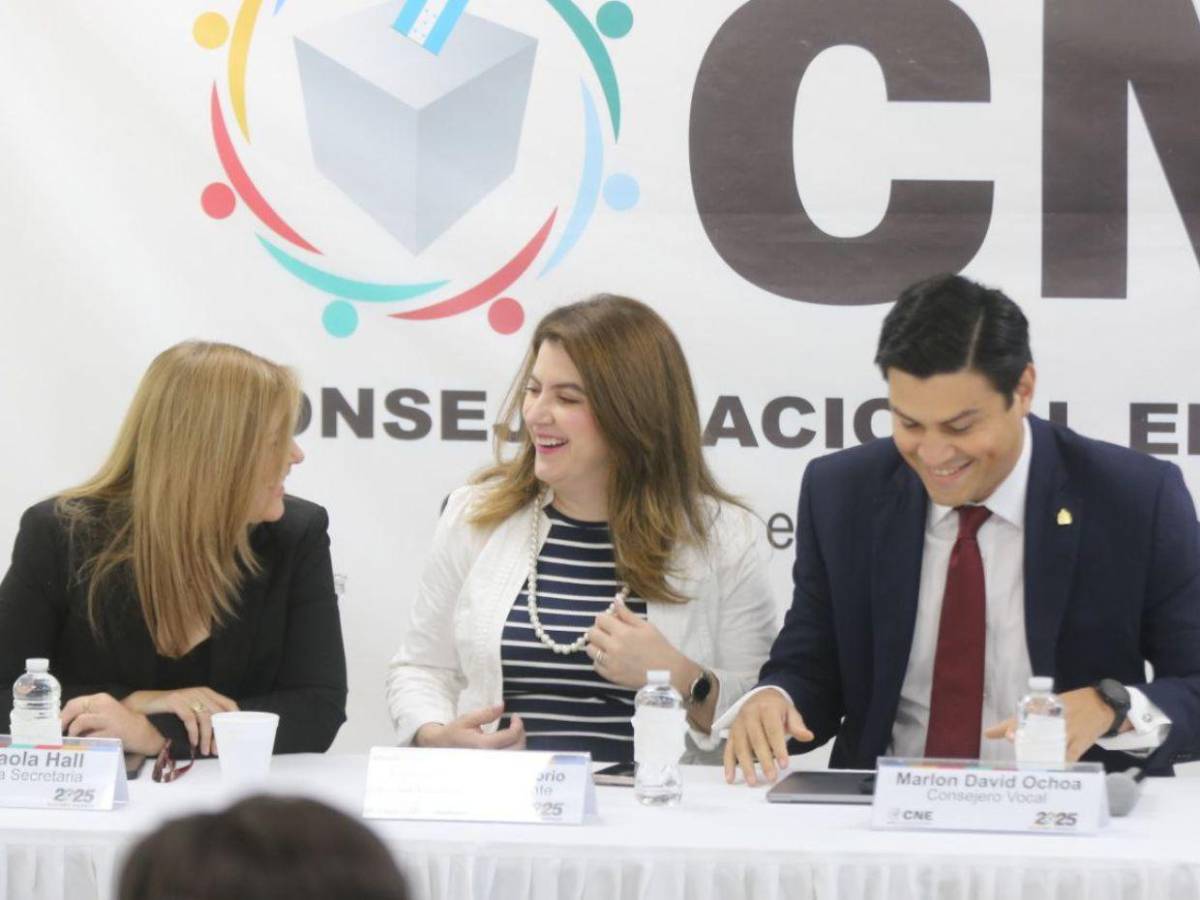 Entre risas y armonía, consejeros del CNE reciben ofertas para el TREP