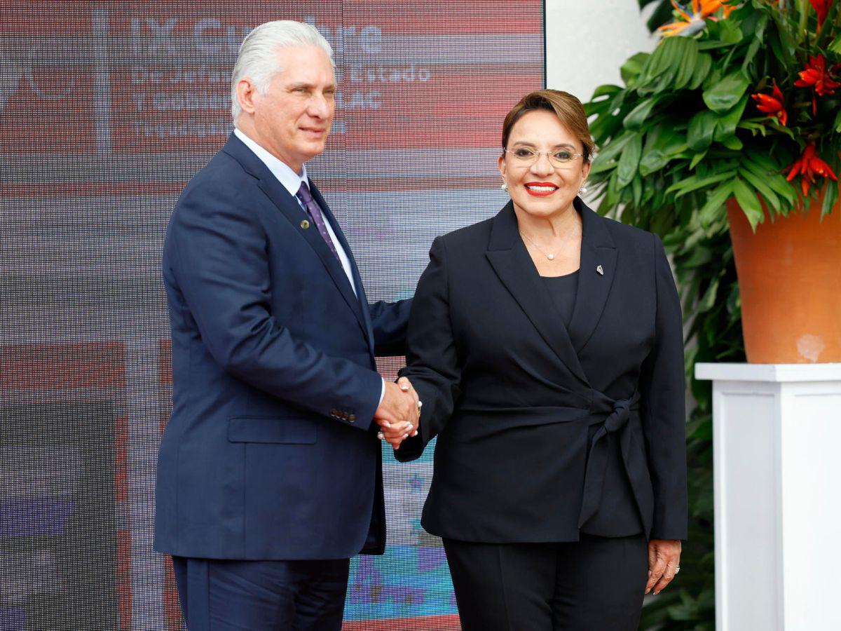 Besos y abrazos: Así dio la bienvenida Xiomara Castro a los presidentes en la Cumbre de la Celac