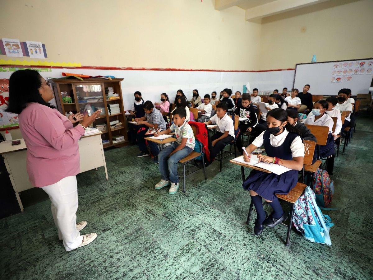 Padres alertan que escuelas enseñan ideología de género en Honduras
