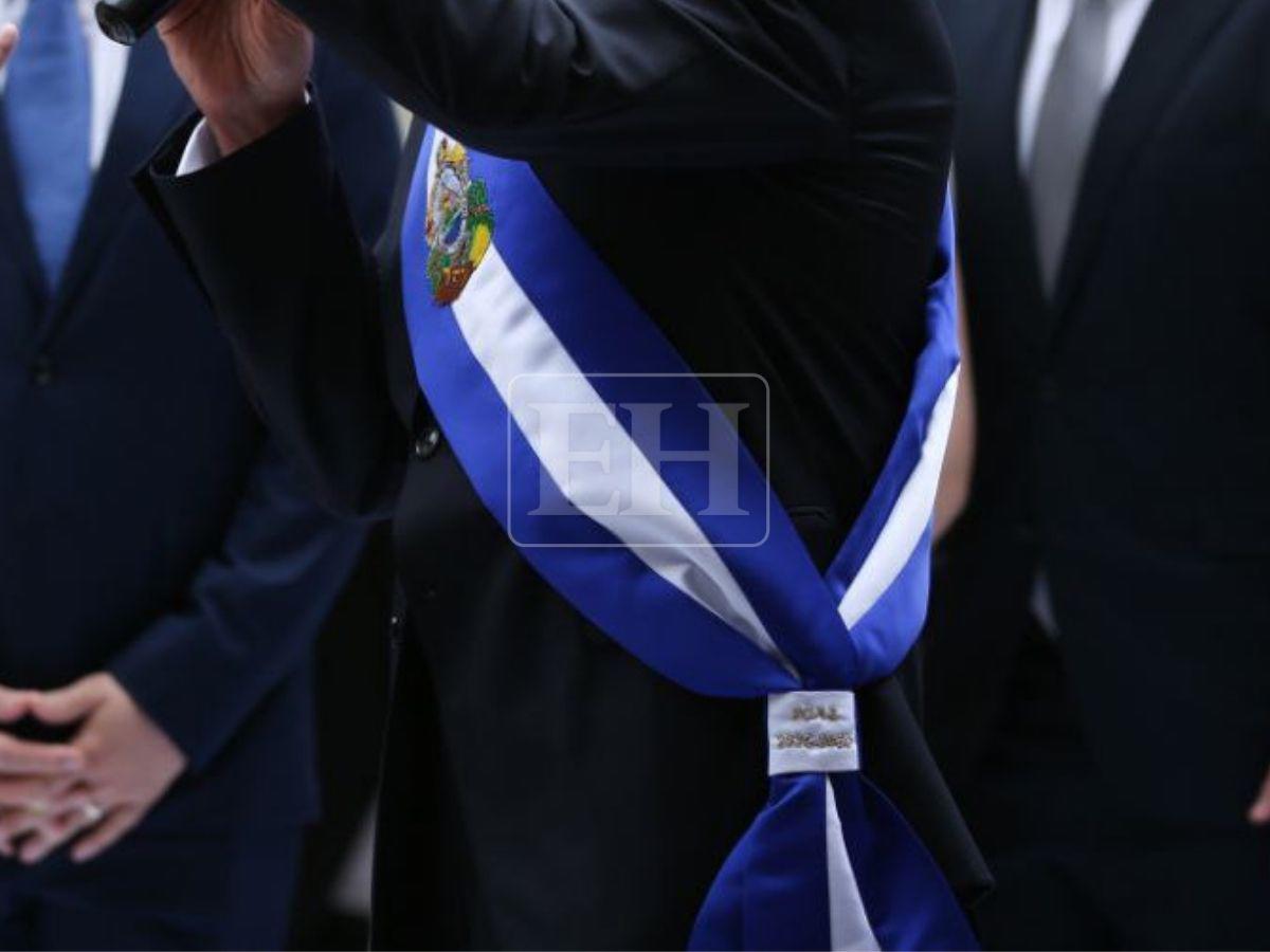 Diputados llegando en bus y comiendo mango: curiosidades de la toma de posesión de Nasry Asfura