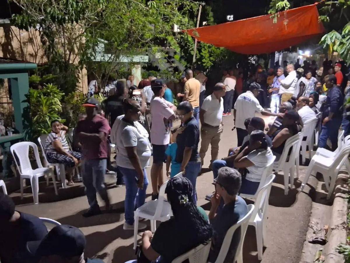 Dan último adiós a madre que envenenó a sus tres hijos y se quitó la vida en RD