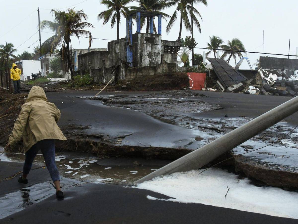 Evacuaciones, inundaciones y casas destruidas deja a su paso la tormenta Cristina