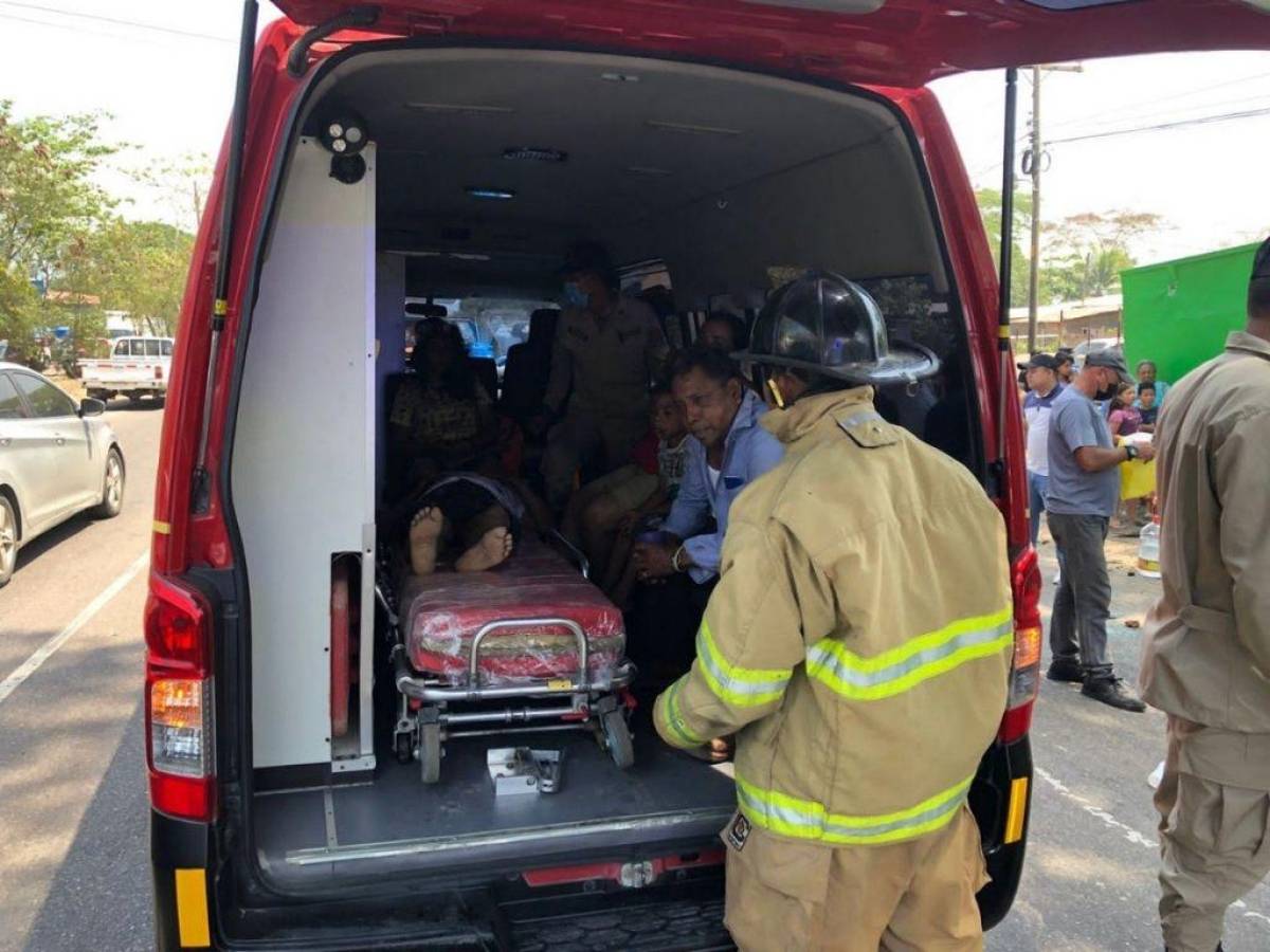 Dos muertos y ocho heridos tras accidente de rapidito en Villanueva, Cortés