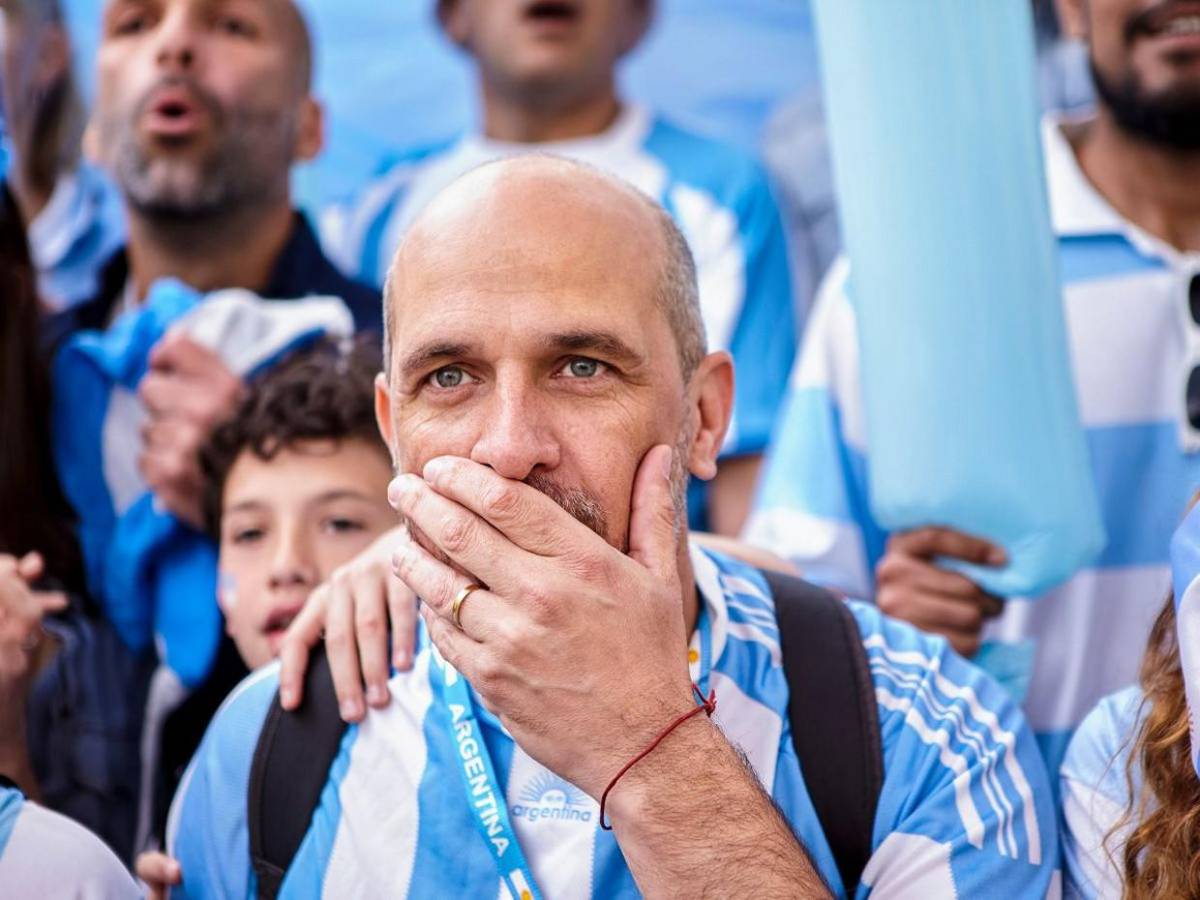 ¿No pagan la pensión, pero quieren vivir en el estadio?: Argentina cierra estadios a padres morosos