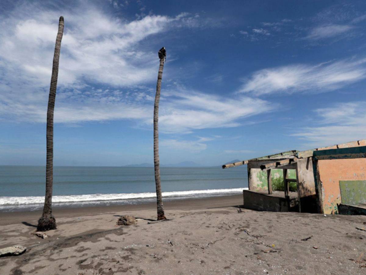 Las impactantes imágenes de Cedeño, la comunidad hondureña que el mar está borrando del mapa