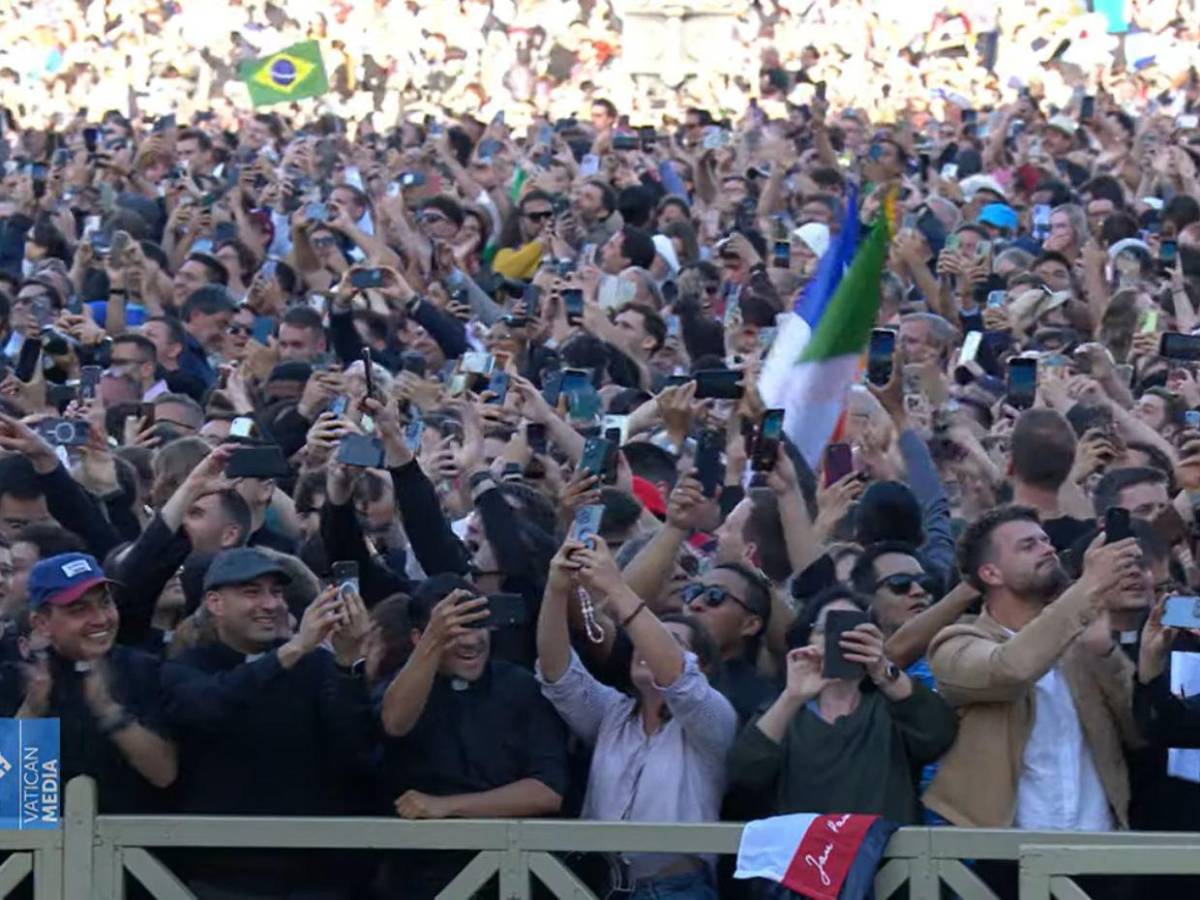 ¡Habemus Papam! Así se celebró en la plaza de San Pedro el anuncio del nuevo papa