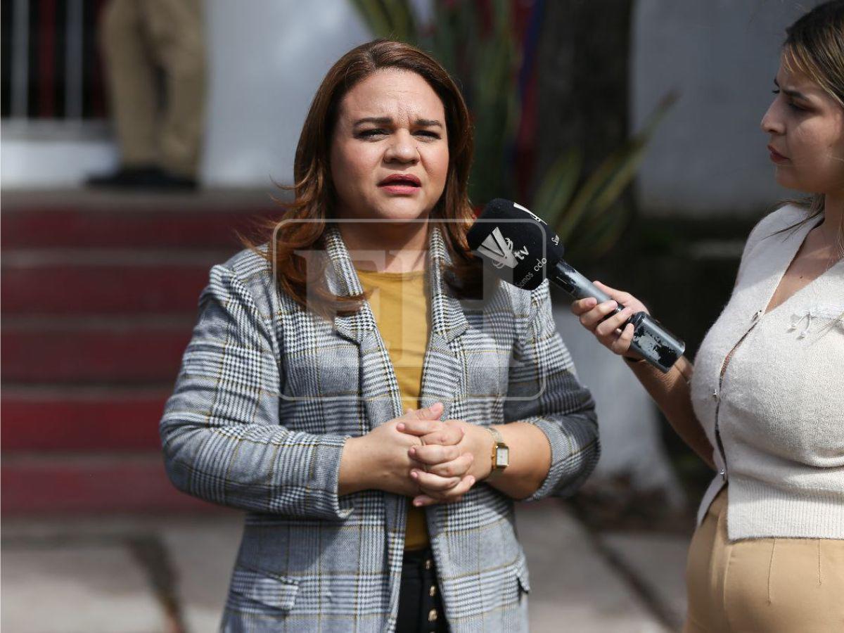 Diputados propietarios y suplentes del PL llegan a la sede para reclamar su credencial