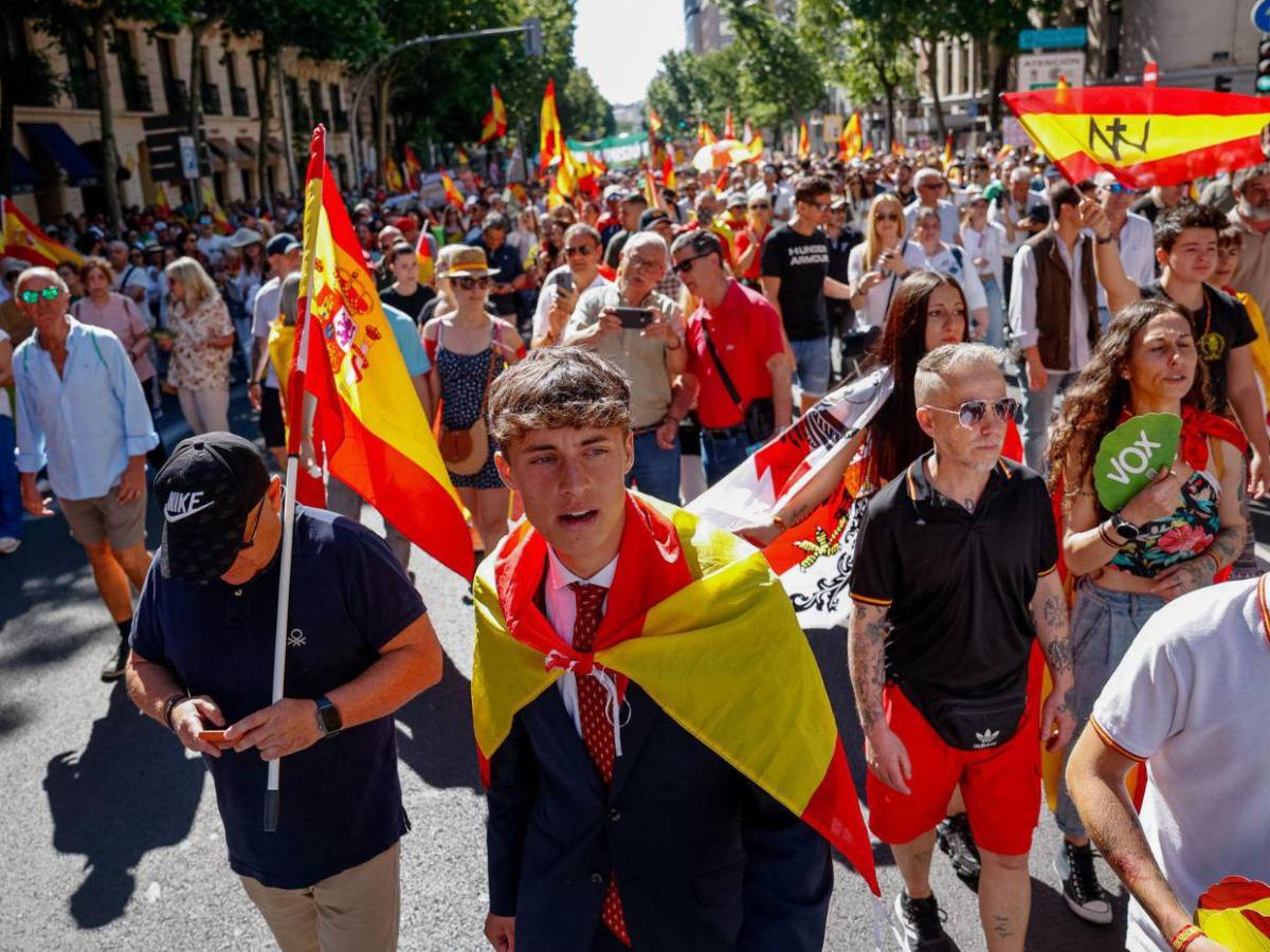 No es un gobierno, es una mafia: Manifestantes piden la dimisión del presidente Pedro Sánchez