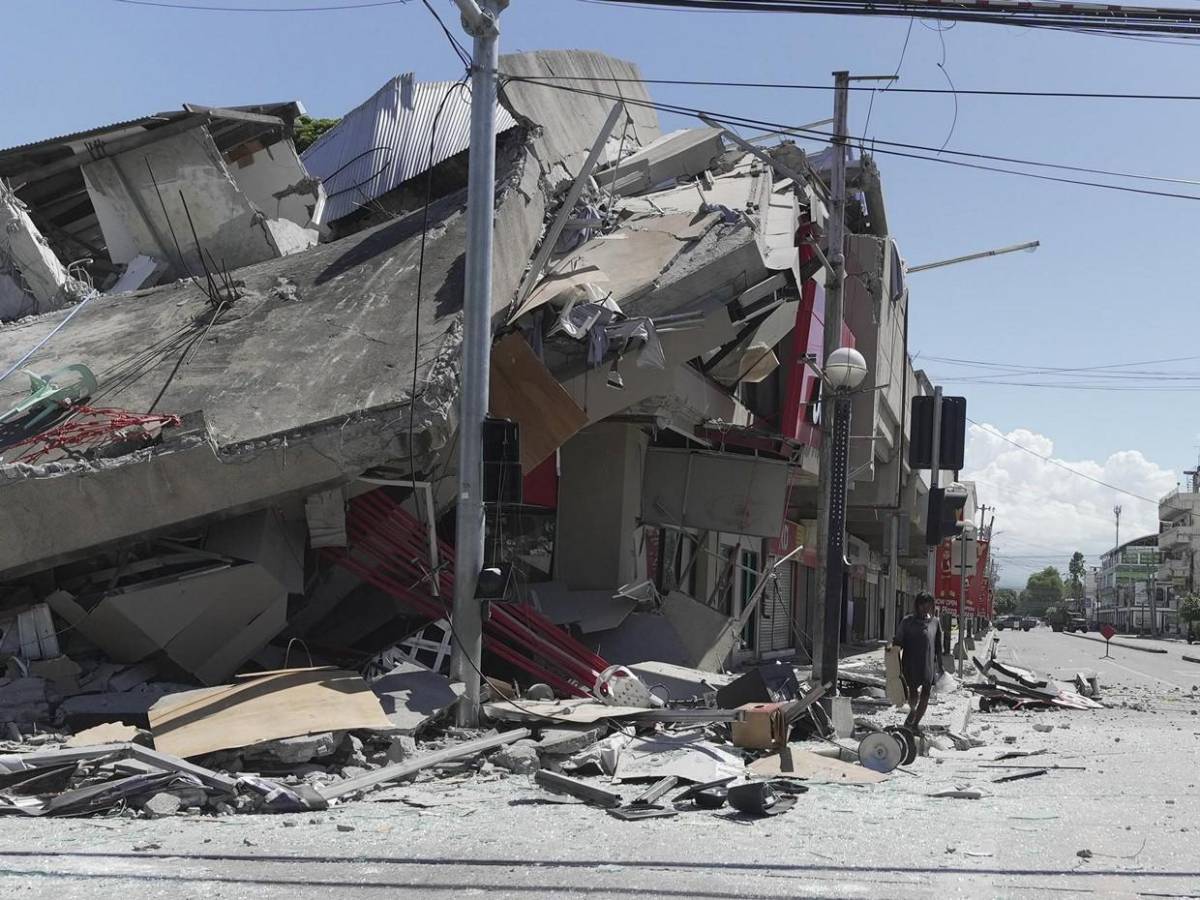Varios edificios colapsaron: los cuantiosos daños que dejó el terremoto en Filipinas