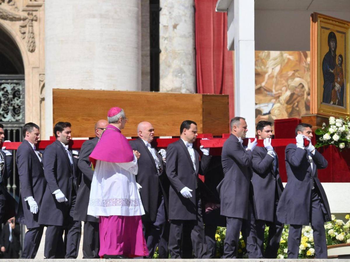 Así se vivió la misa de exequias por el papa Francisco en la Plaza de San Pedro Así se vivió la misa de exequias por el papa Francisco en la Plaza de San Pedro
