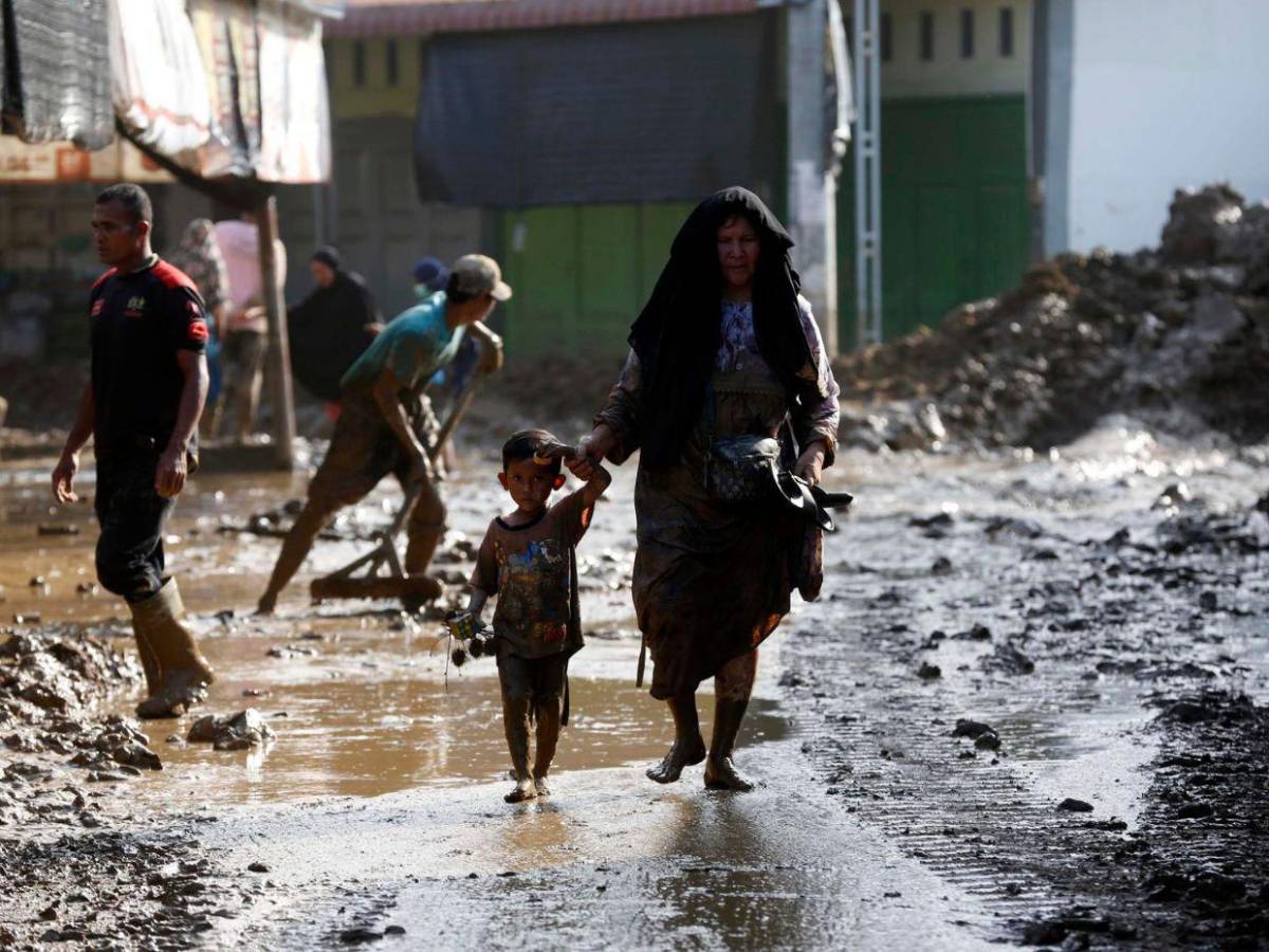 Impactantes imágenes de las inundaciones en Asia: hay más de mil muertos