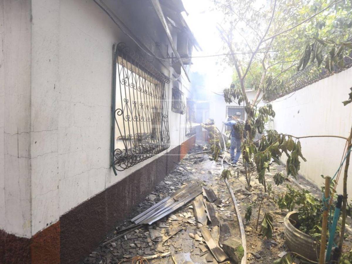 En cenizas: así quedó una casa en San Pedro Sula tras voraz incendio