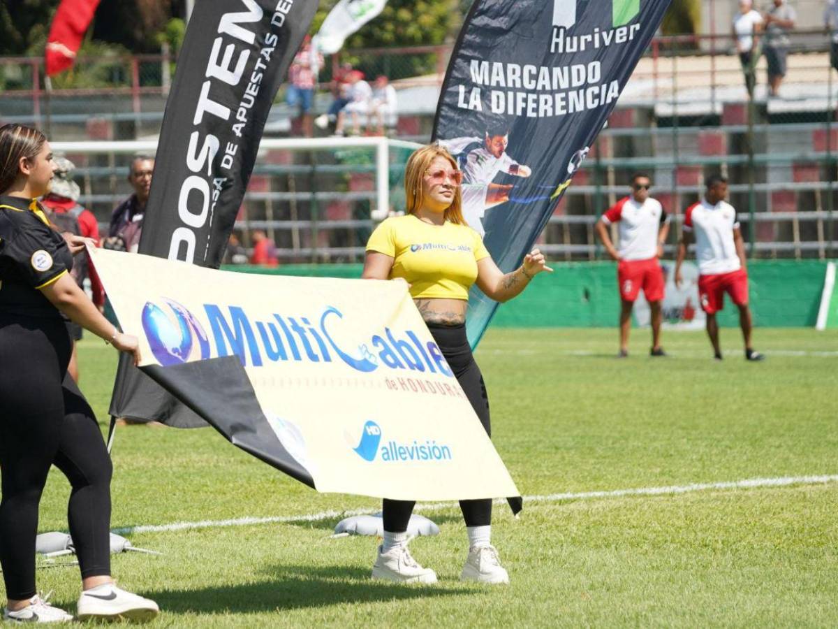 Hermosas aficionadas llegan al estadio Rubén Deras para la finalísima de ascenso