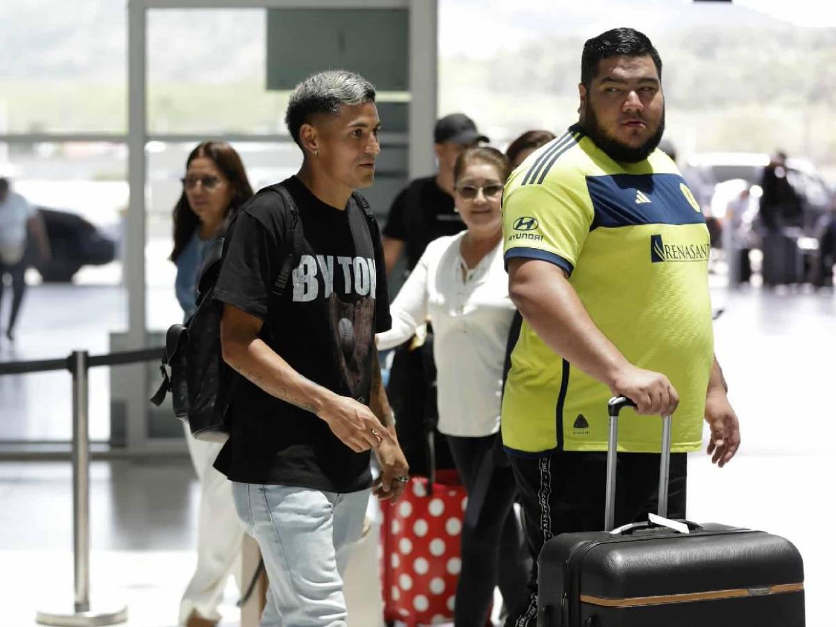 Julián junto a bella chica y Luis Palma solicitado: Legionarios viajan tras Honduras vs Nicaragua
