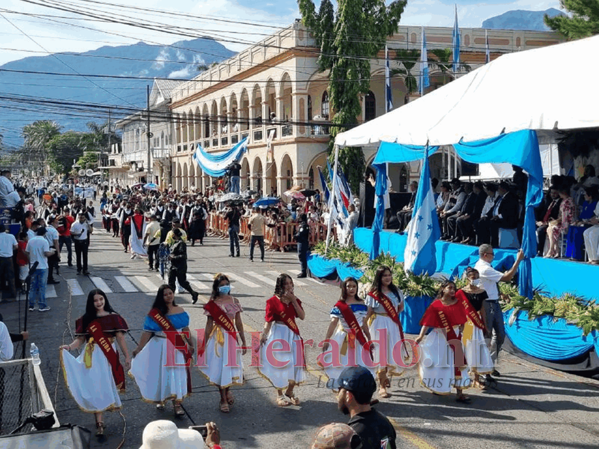 Con civismo y entusiasmo se desarrollan los desfiles patrios en San Pedro Sula