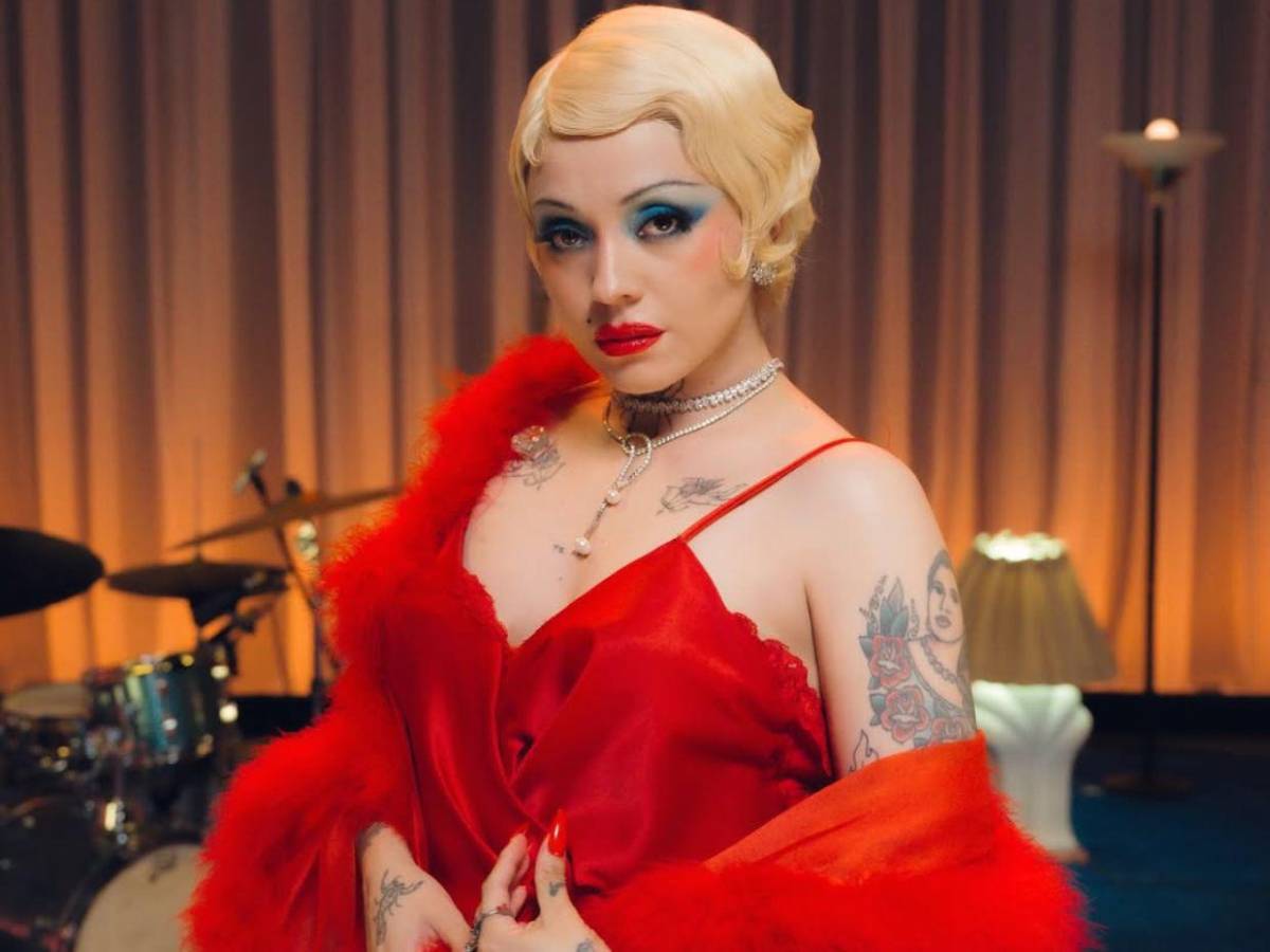 Mon Laferte llegará a Honduras con su Femme Fatale Tour