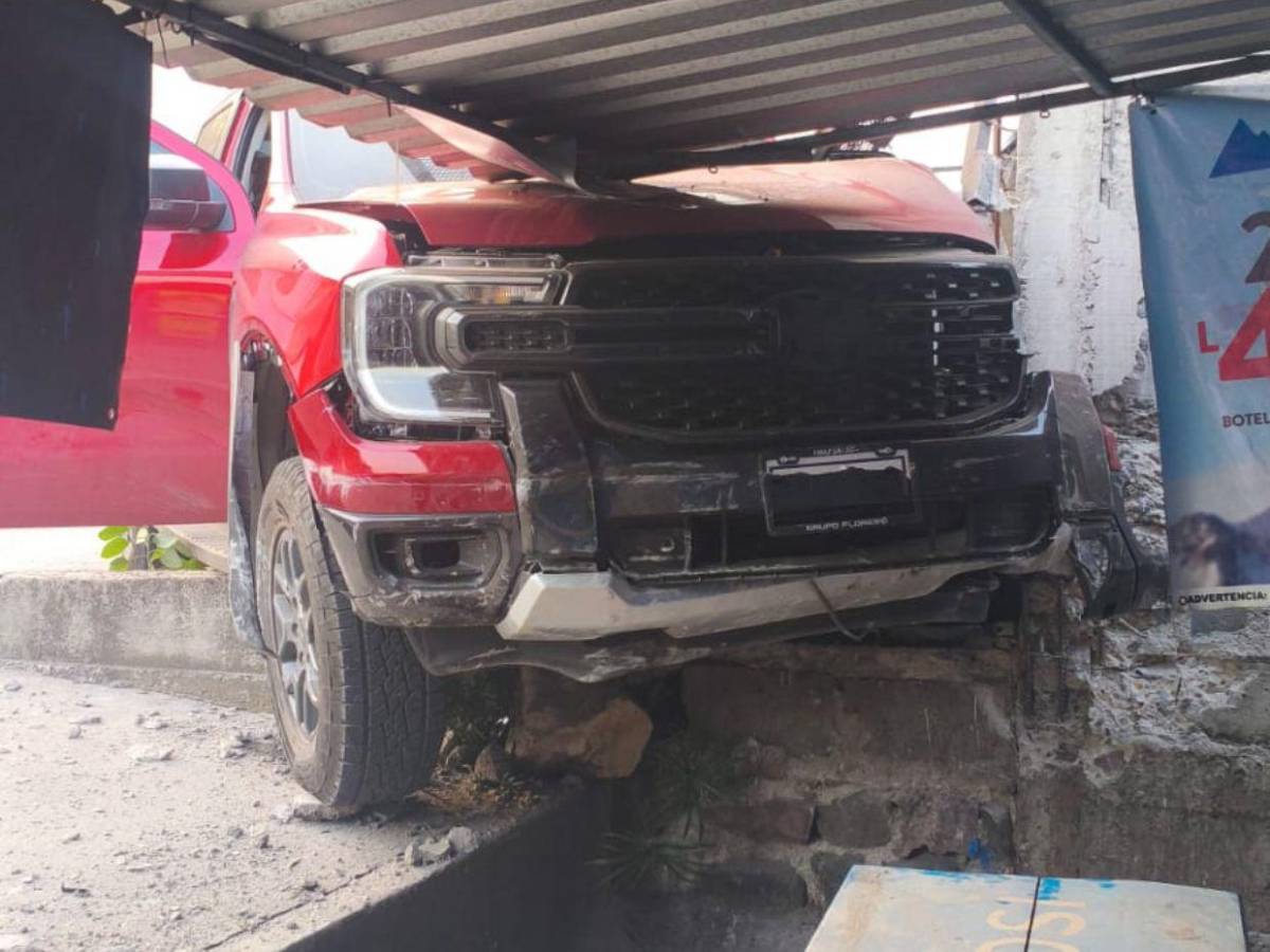 Saraí Espinal reaparece con collarín y moretones tras grave accidente vial