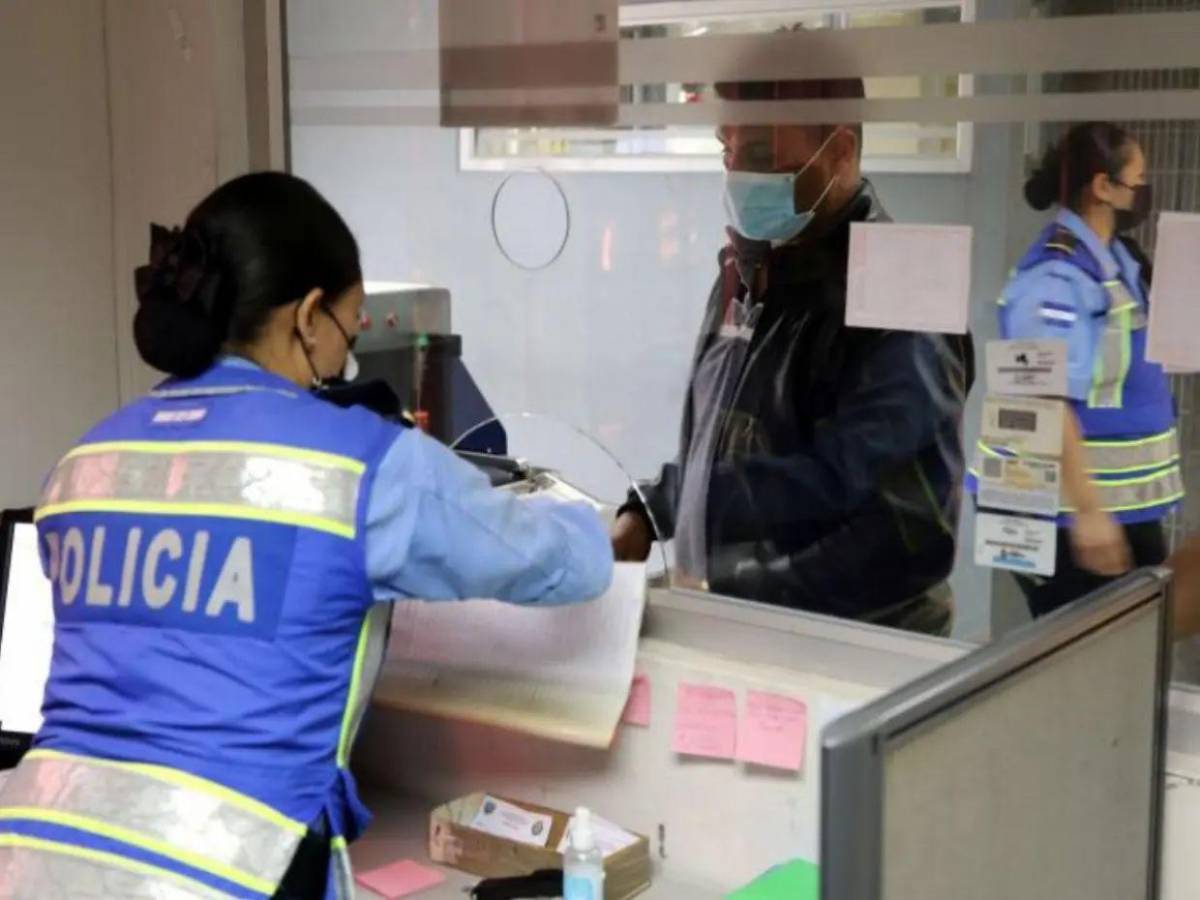 ¿Menores de edad podrán tener licencia para conducir? Esto dice iniciativa de Yuri Sabas