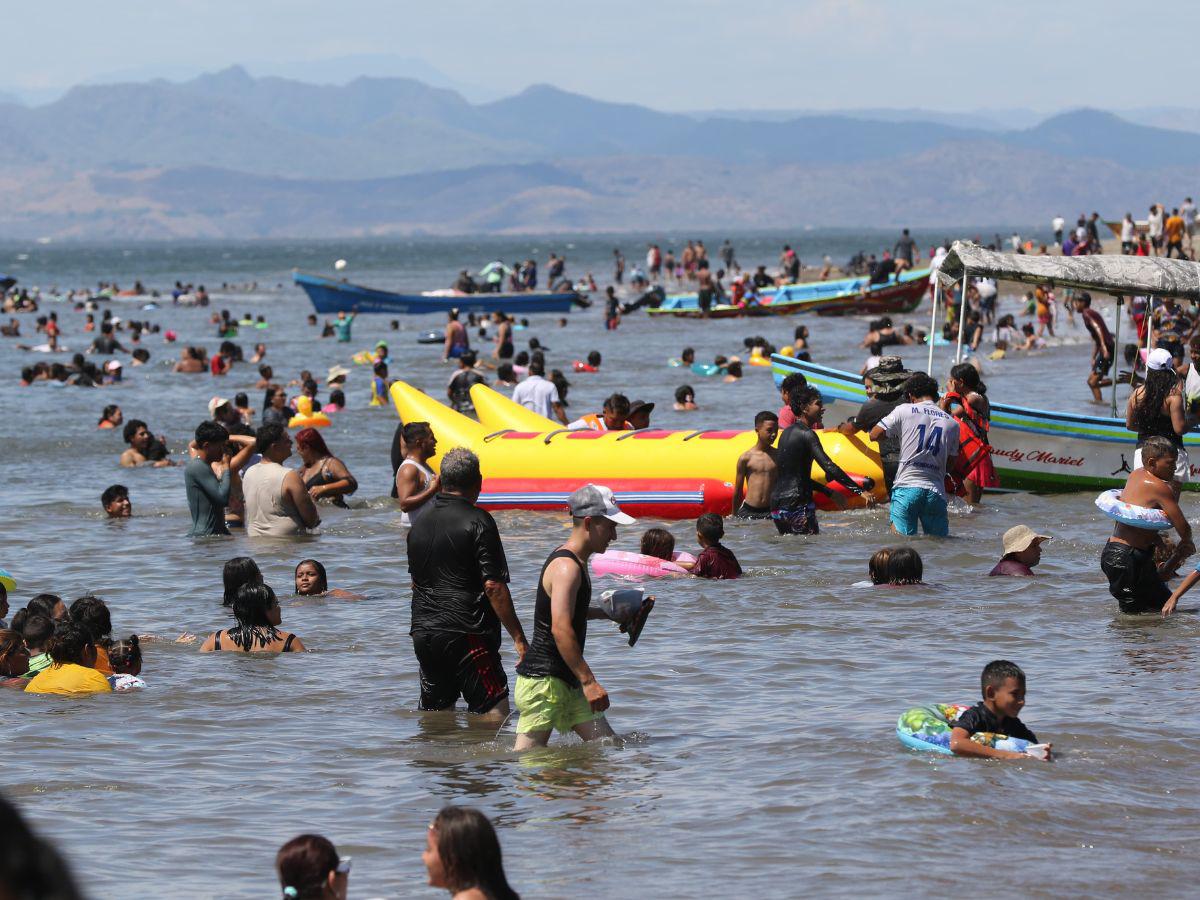 Sol, arena y belleza femenina, así se disfruta el verano en Punta Ratón Sol, arena y belleza femenina, así se disfruta el verano en Punta Ratón