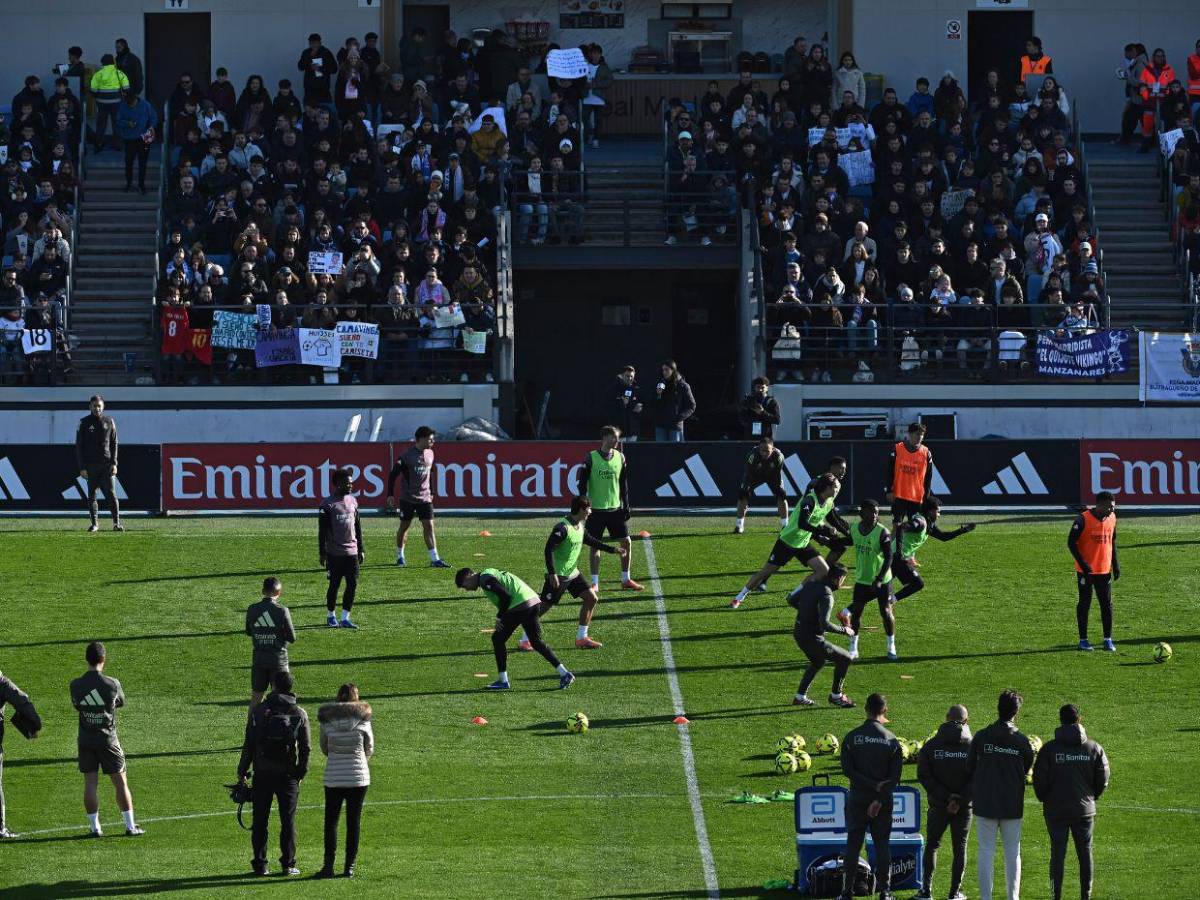 Real Madrid arropa a su afición y despierta ilusión en su penúltima práctica