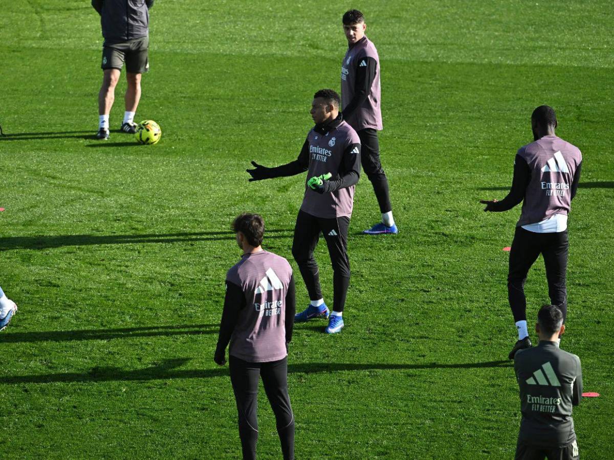 Real Madrid arropa a su afición y despierta ilusión en su penúltima práctica