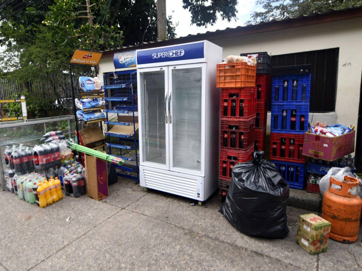 Impotencia y dolor sufren vecinos de El Reparto tras arrasador derrumbe