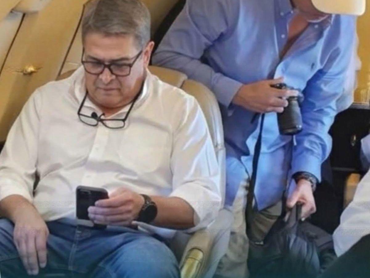 Nacionalistas llegan con camisetas y pancartas para recibir a Juan Orlando Hernández en Palmerola