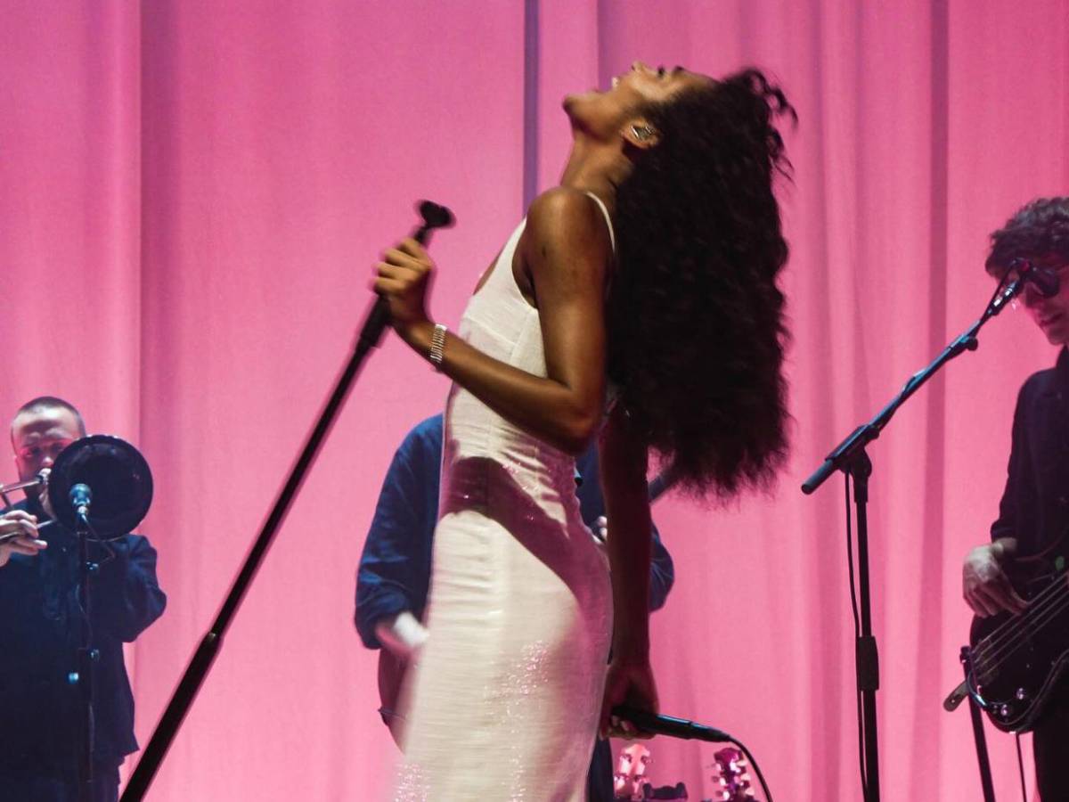 Quién es Olivia Dean, la artista que igualó a Adele con solo 26 años