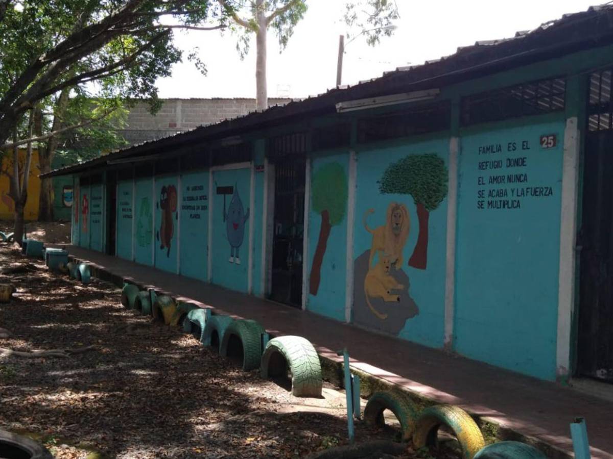 Murales ecológicos transforman el Instituto Saúl Zelaya Jiménez