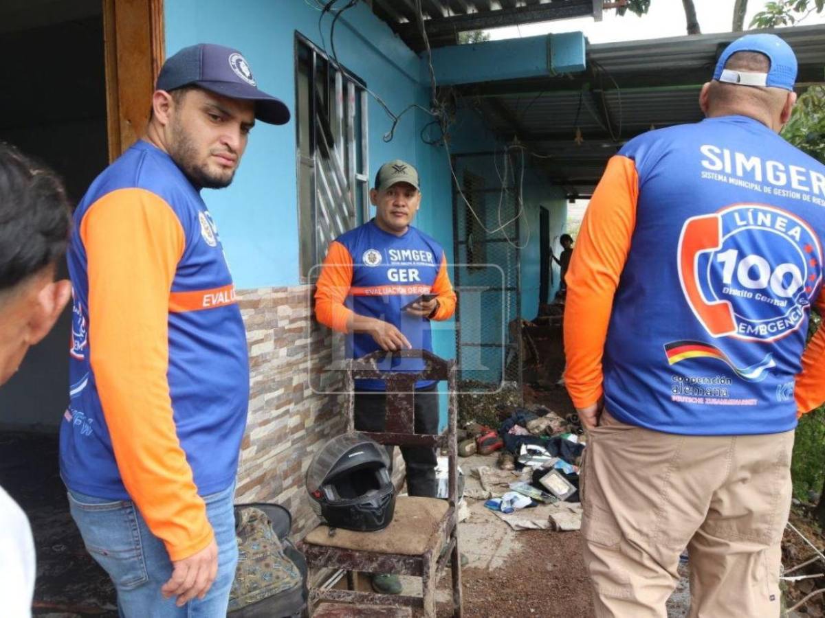 Afectados por deslizamiento en la Villa Unión regresan para conocer daños tras deslizamiento