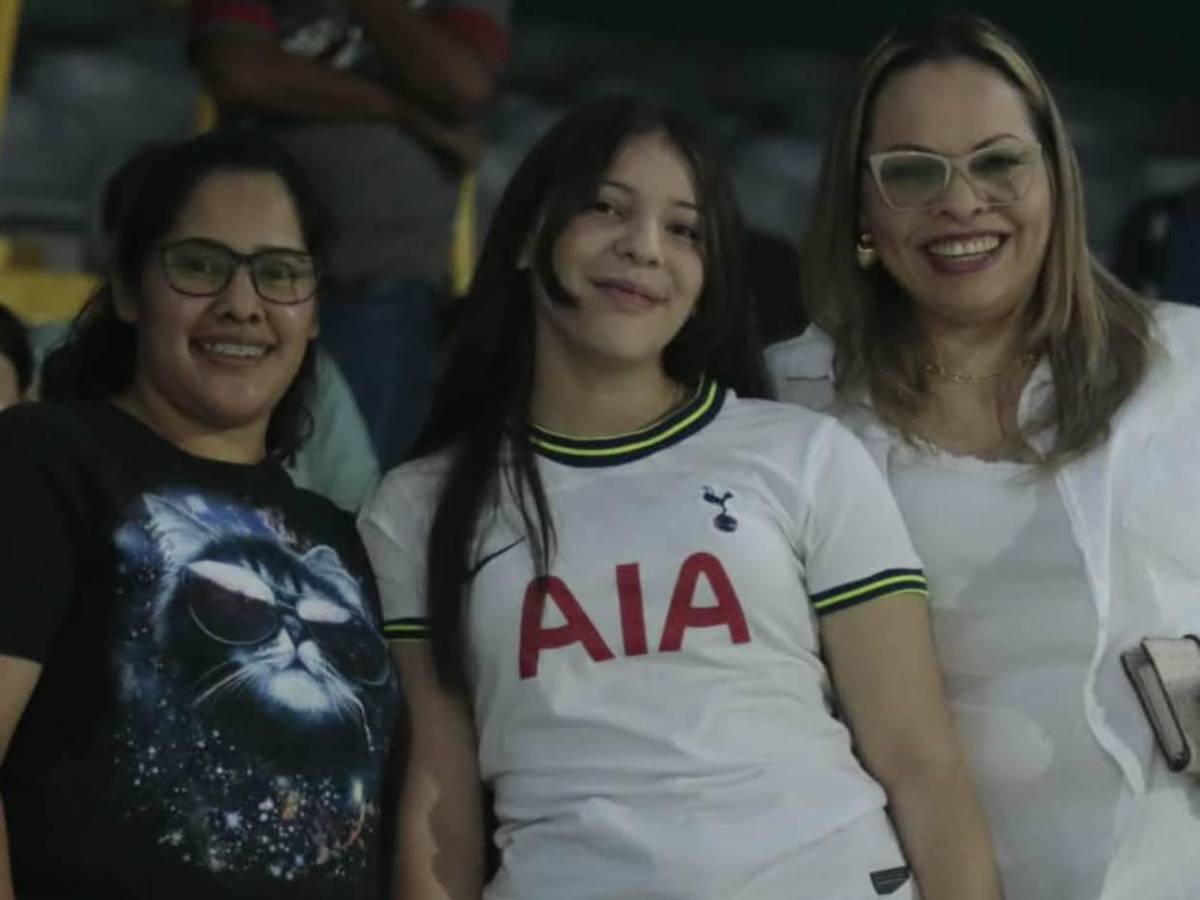 Esposa de jugador y periodistas deslumbran: Bellas chicas en el Real España vs Los Ángeles FC