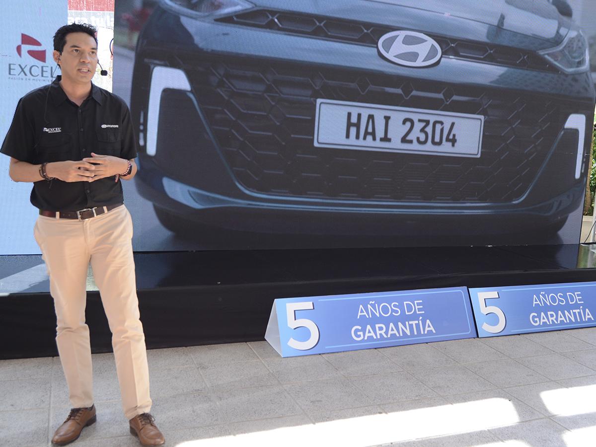 Hugo Flores Gerente de Mercadeo Excel, en la presentación del nuevo Hyundai Grand i10 Sedán.