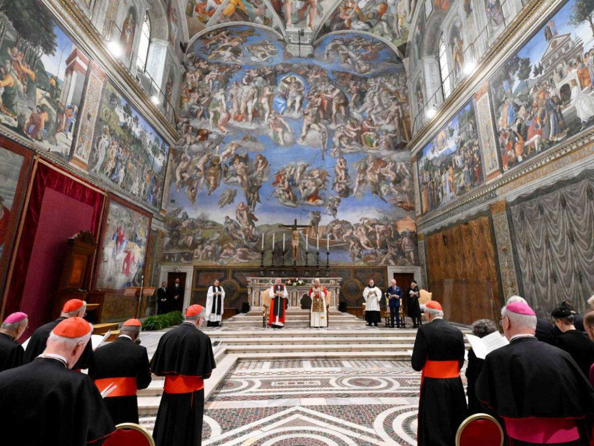 Rey Carlos III y papa León rezan juntos en la Capilla Sixtina: así fue el encuentro en el Vaticano