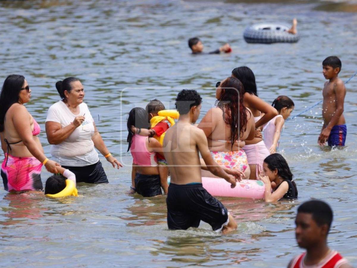 Playas de Omoa se llenan de turistas en plena Semana Santa 2026