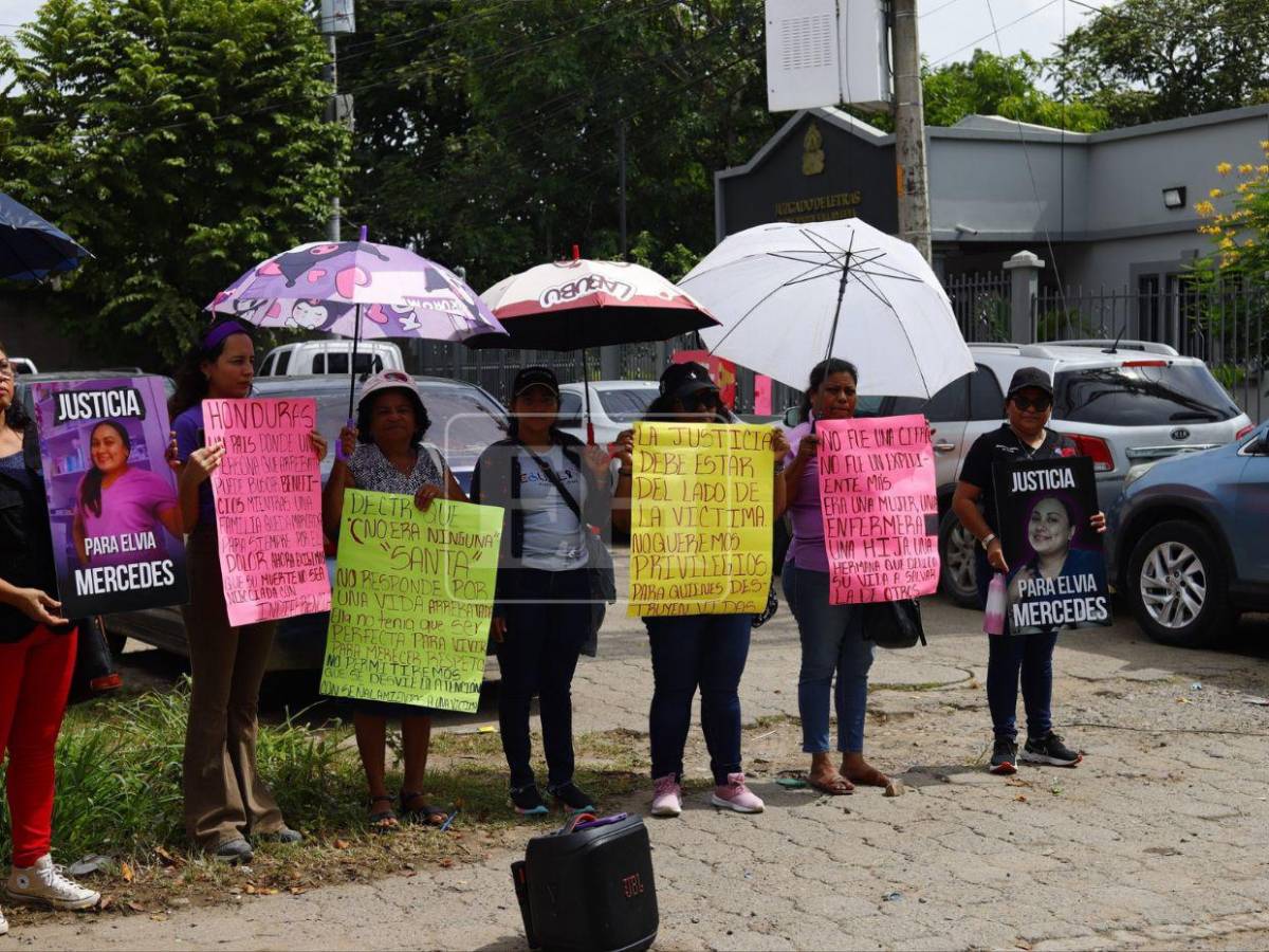 Por sus hijos, por su legado: exigen justicia para Elvia Gómez, enfermera asesinada por su pareja