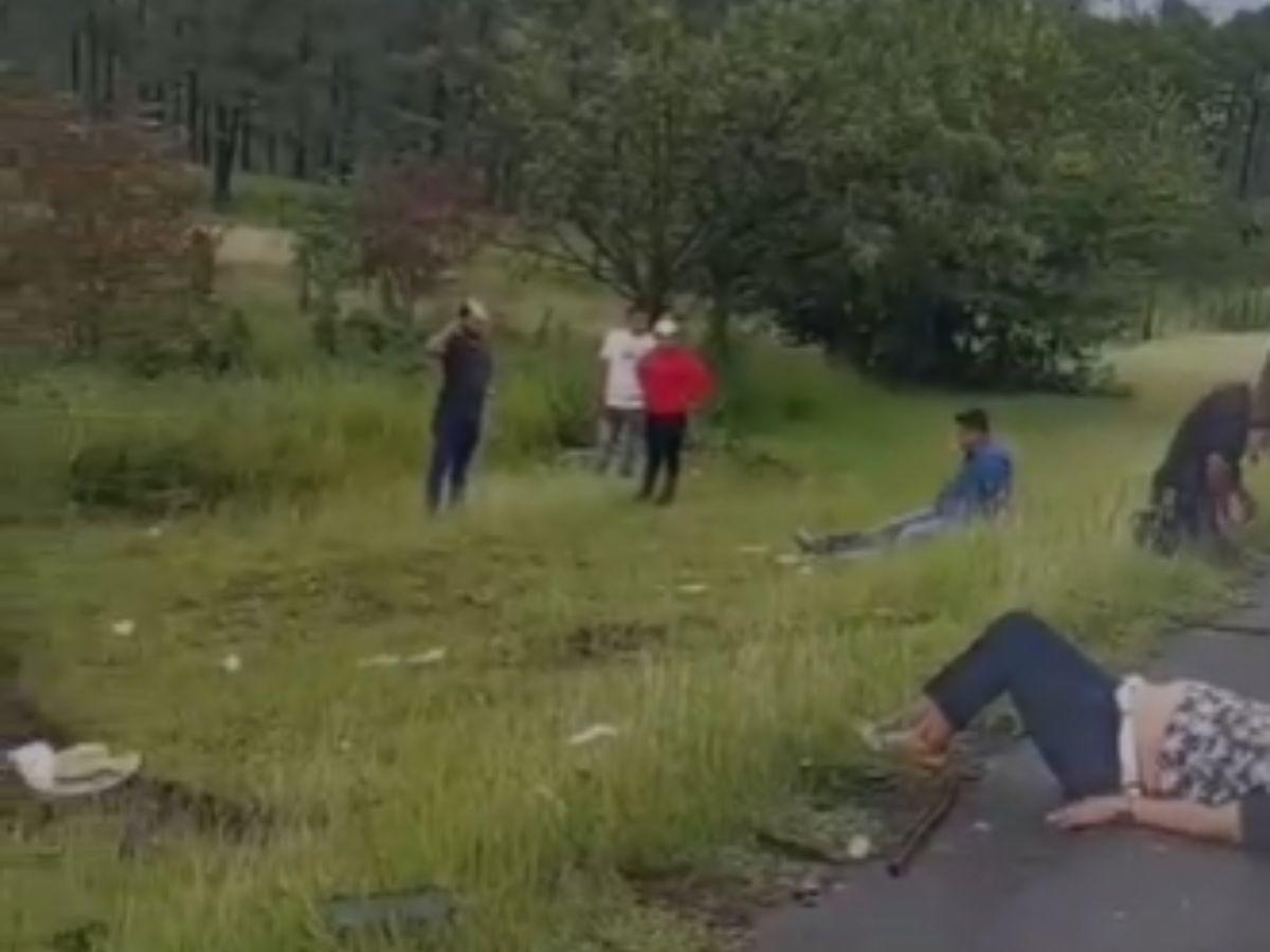 Las personas quedaron tendidas en la carretera: un muerto y varios heridos en accidente en la CA-5