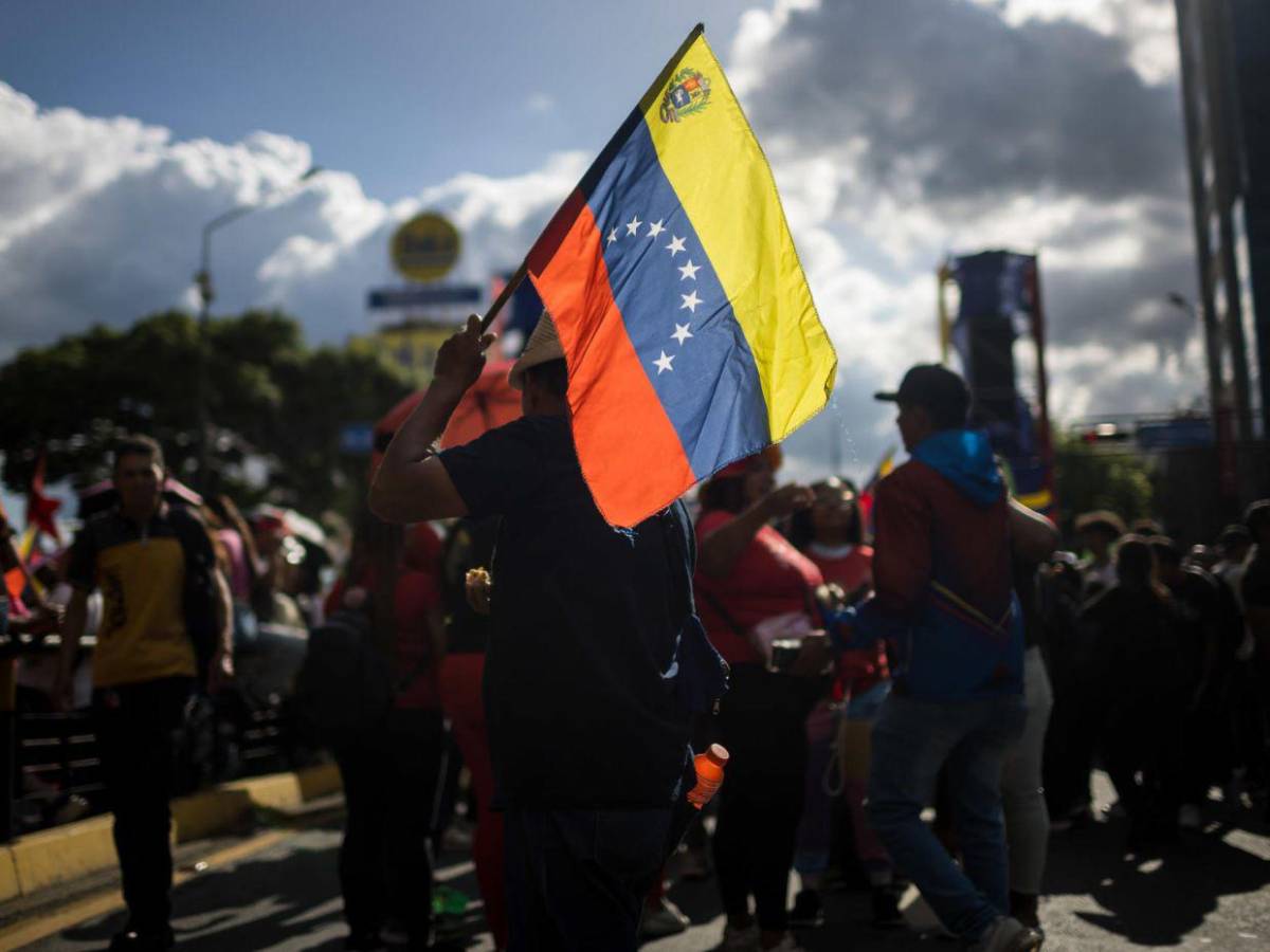 Chavistas marchan en Venezuela en respaldo a Maduro ante amenazas estúpidas de EE UU