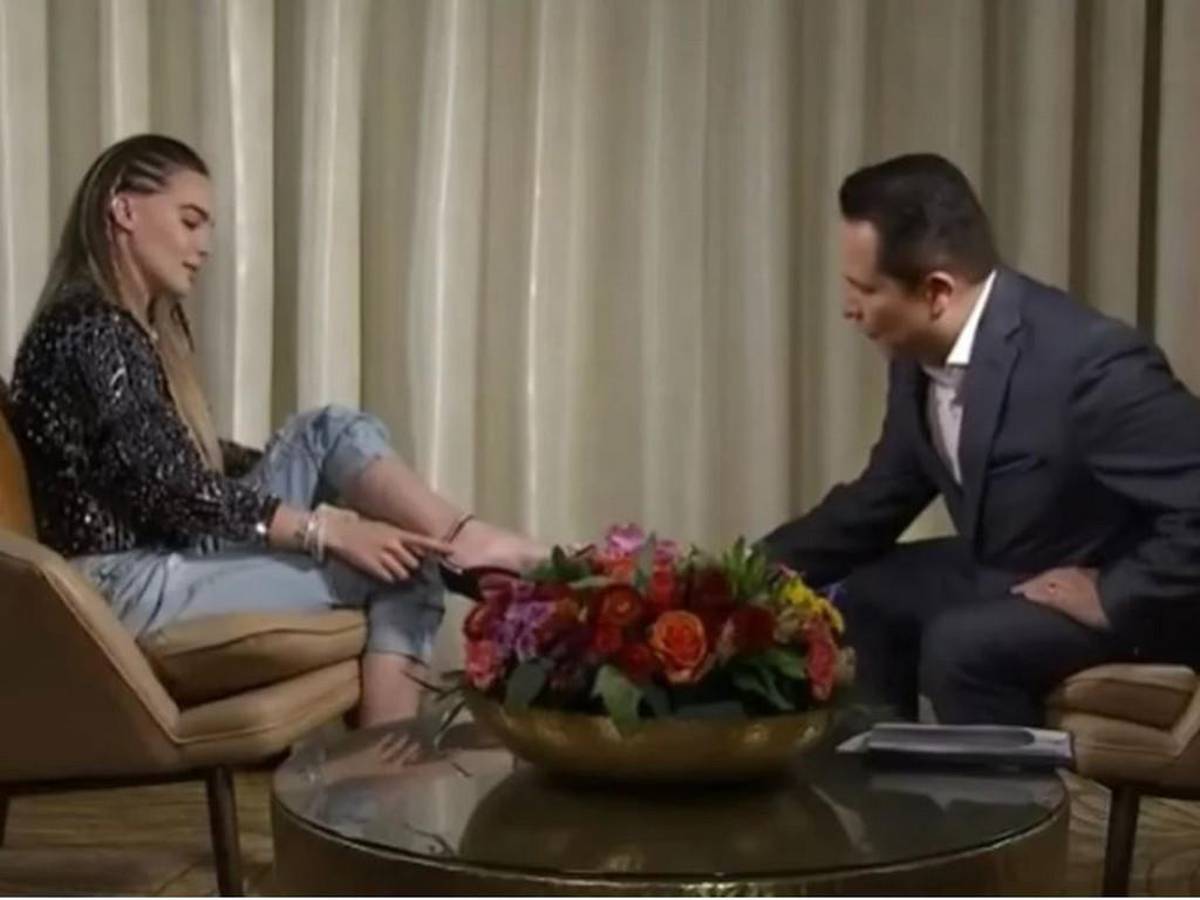 En una reciente entrevista apareció luciendo sin las iniciales dentro del corazón rojo.