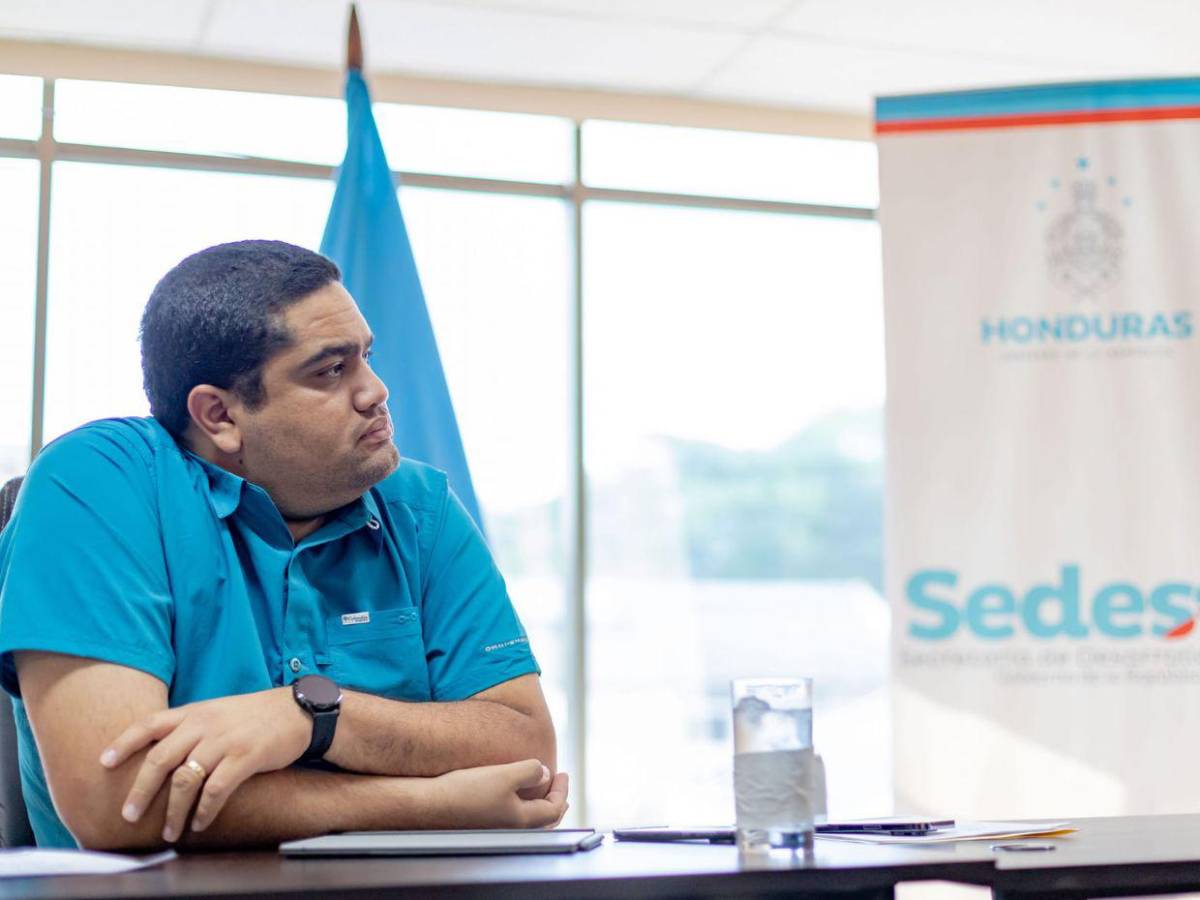 Tras escándalo de Sedesol, José Carlos Cardona confirma separación de funcionaria