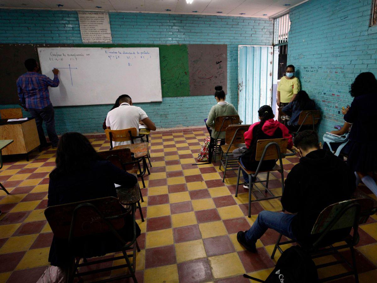 L 44 millones en sueldos se irán para maestros cubanos