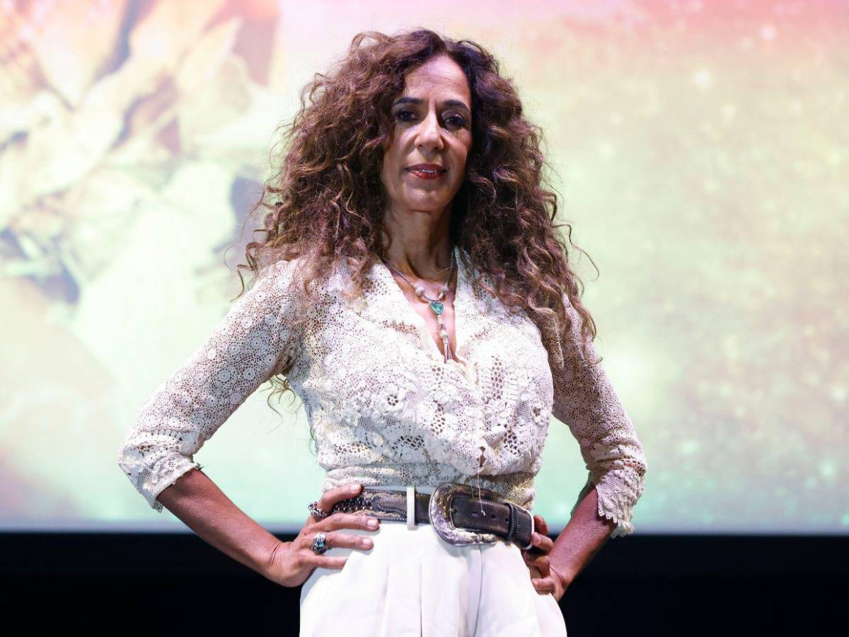 Rosario celebra 30 años de carrera con su álbum “Universo de ley” junto a otros artistas