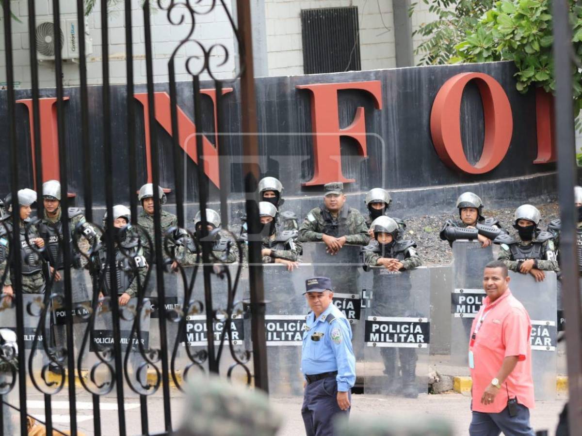 En fotos: filas, resguardo militar y retrasos marcan el ambiente en afueras del CLE