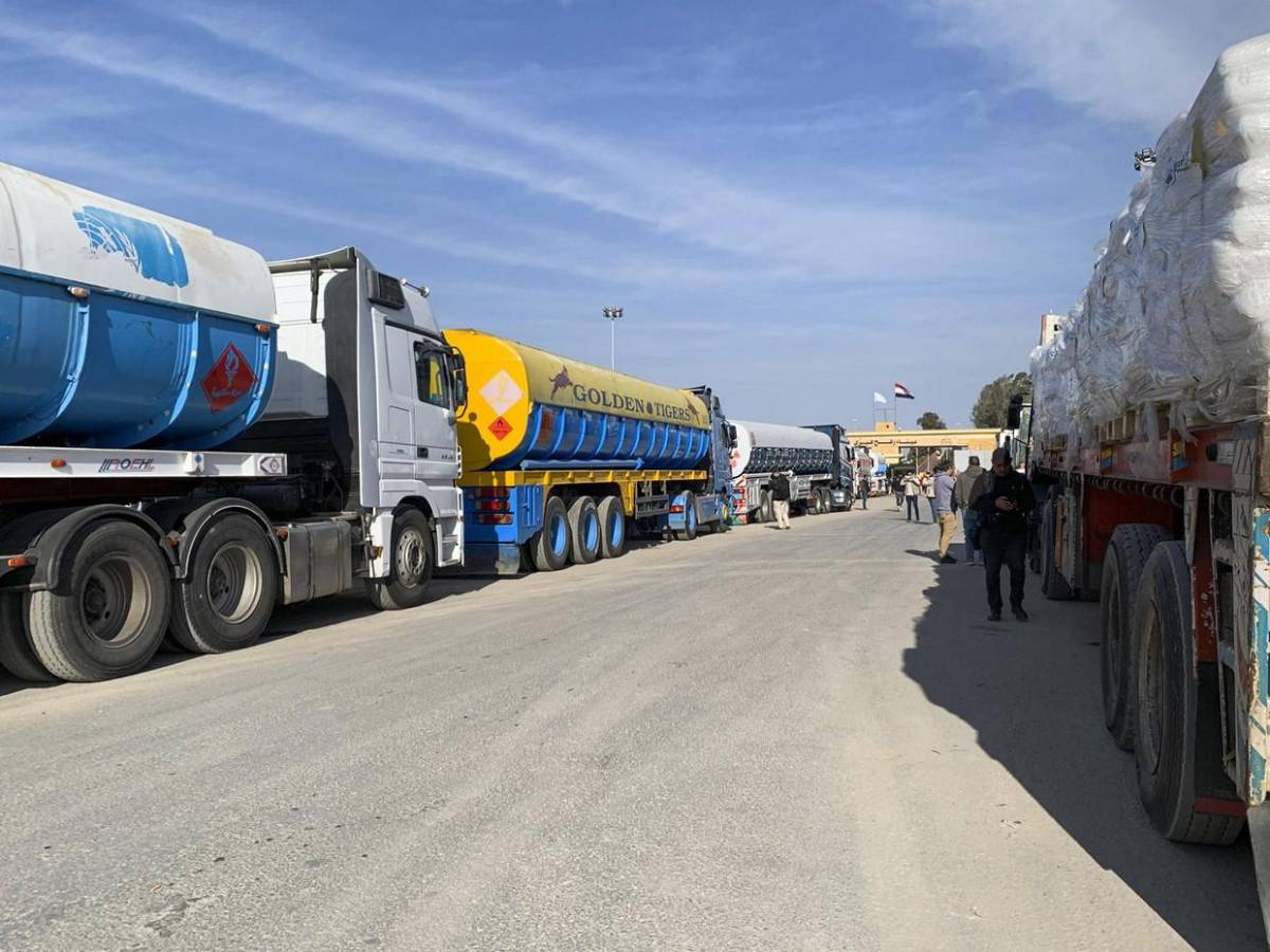 Tras larga espera en la frontera de Egipto, ayuda humanitaria ingresa a Franja de Gaza