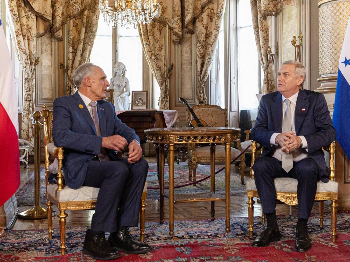 Nasry Asfura se reúne con el rey Felipe VI y José Antonio Kast previo investidura en Chile