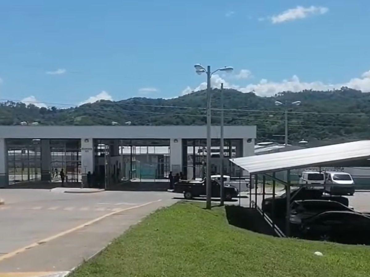 Gritos y gas lacrimógeno en El Pozo: ¿qué pasó en la cárcel de máxima seguridad de Ilama?