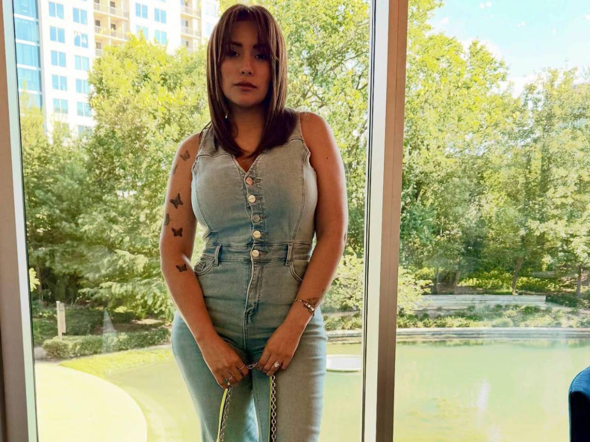 Elsa Oseguera regresa a Honduras con su hija y revela que Davis Flow se negaba a firmar permiso