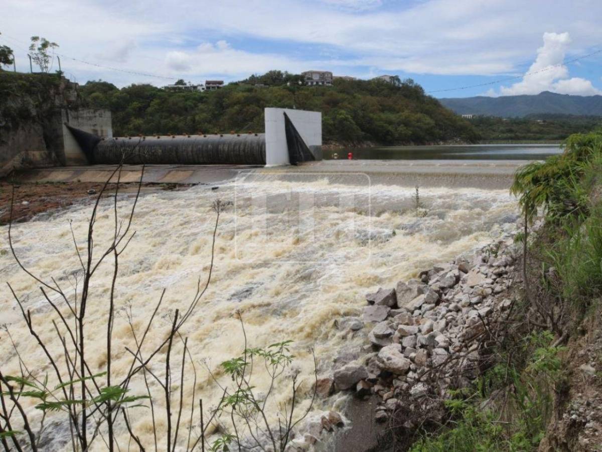 Los Laureles sube al límite con lluvias y La Concepción sigue en 35%: prueban trasvase