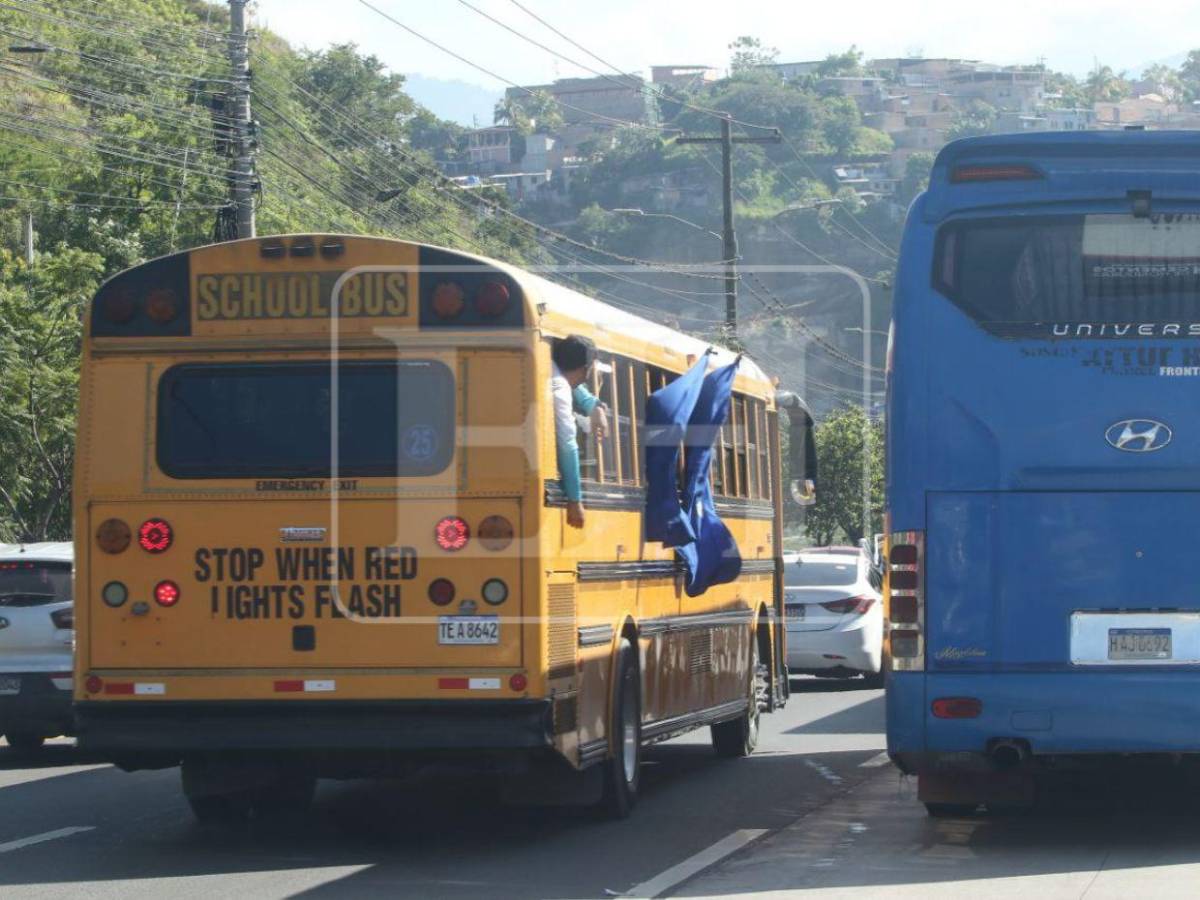 Por la libertad y la democracia, cientos de simpatizantes llegan a la movilización del Partido Nacional