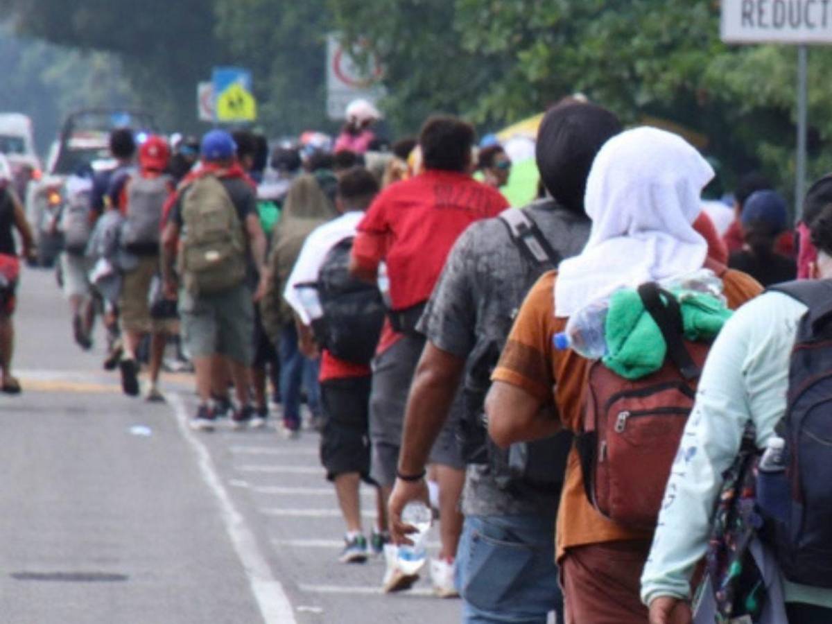 Hondureños y más migrantes dejan todo atrás y emprenden caravana en busca del “sueño americano”